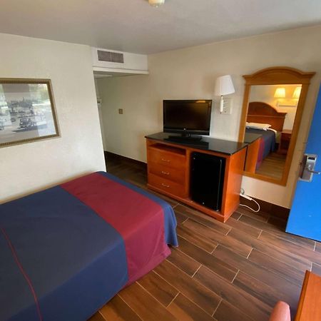 Travelodge By Wyndham Grand Rapids North Walker Extérieur photo