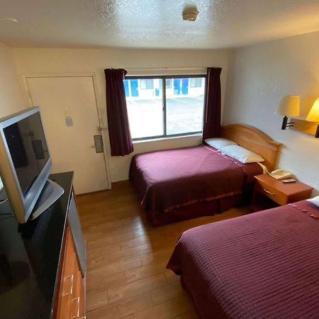 Travelodge By Wyndham Grand Rapids North Walker Extérieur photo