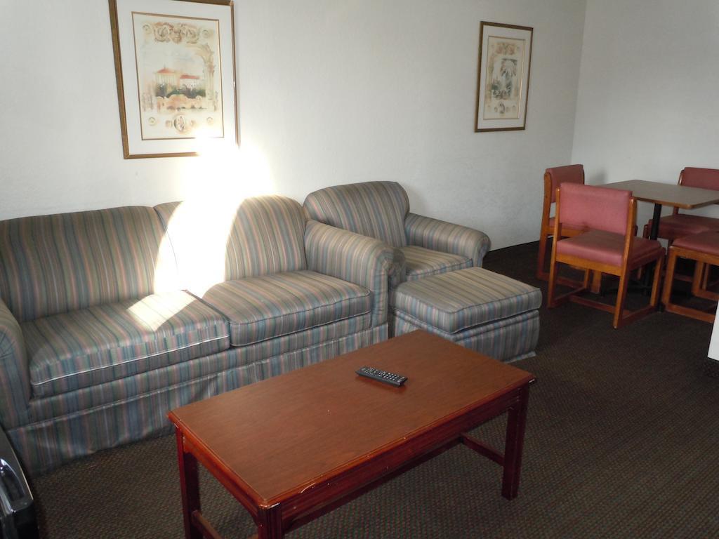 Travelodge By Wyndham Grand Rapids North Walker Extérieur photo