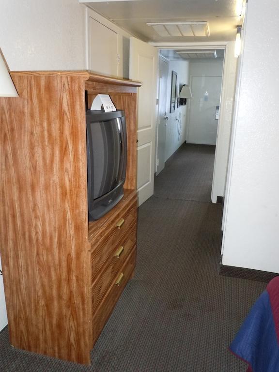 Travelodge By Wyndham Grand Rapids North Walker Extérieur photo
