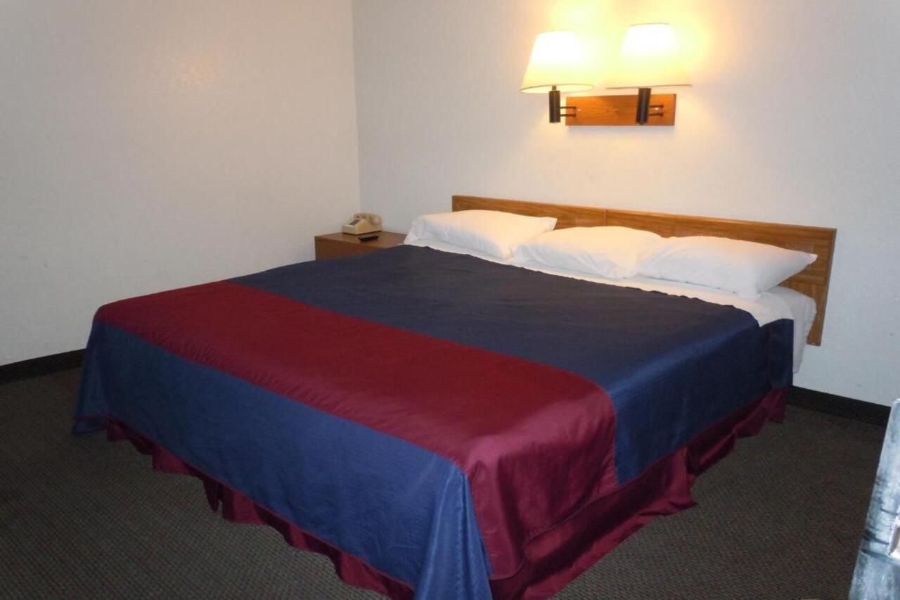 Travelodge By Wyndham Grand Rapids North Walker Extérieur photo