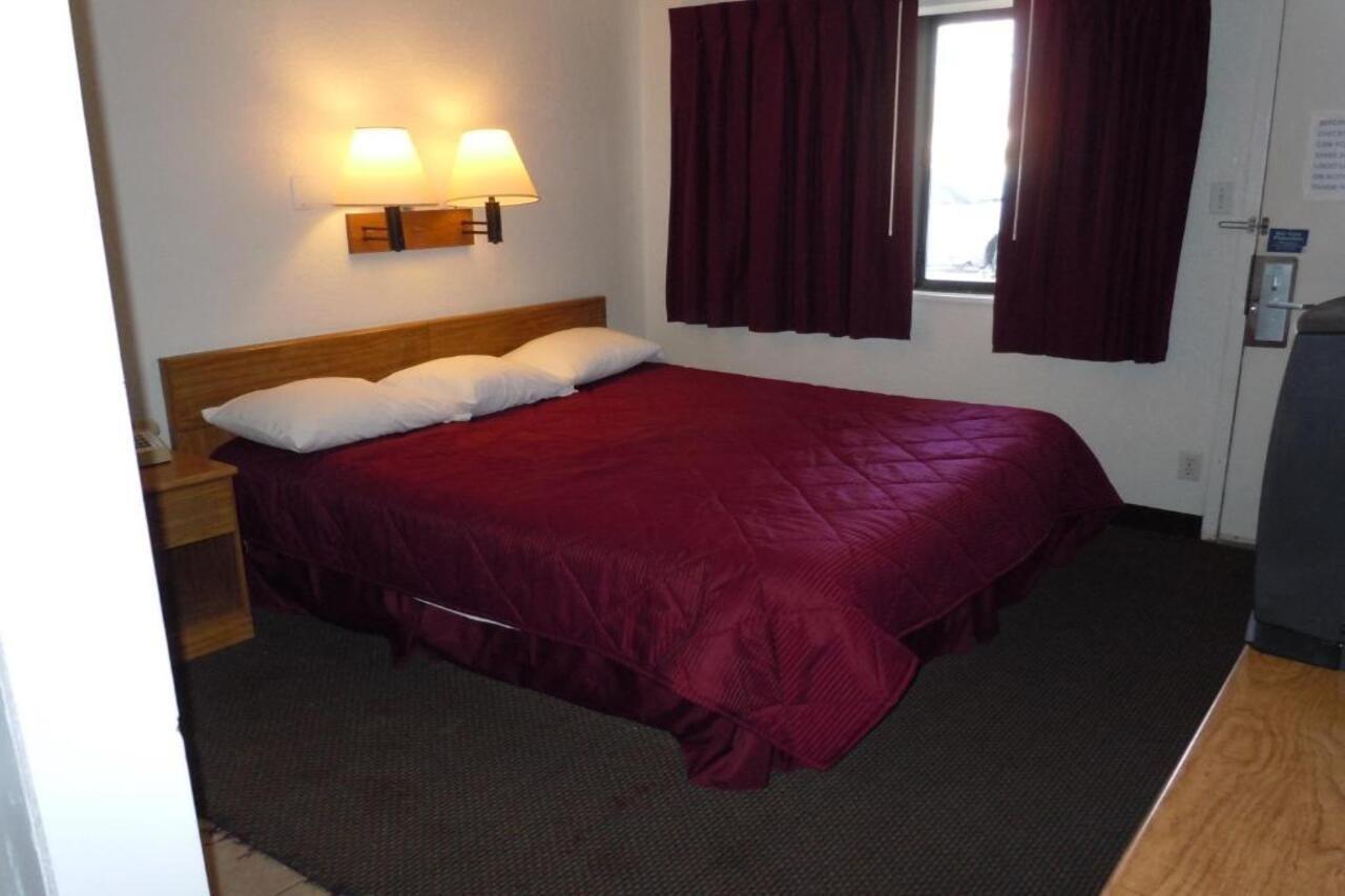 Travelodge By Wyndham Grand Rapids North Walker Extérieur photo