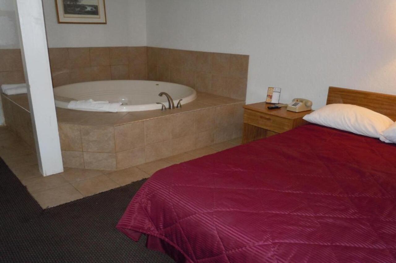 Travelodge By Wyndham Grand Rapids North Walker Extérieur photo