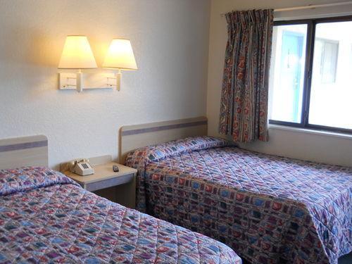 Travelodge By Wyndham Grand Rapids North Walker Chambre photo