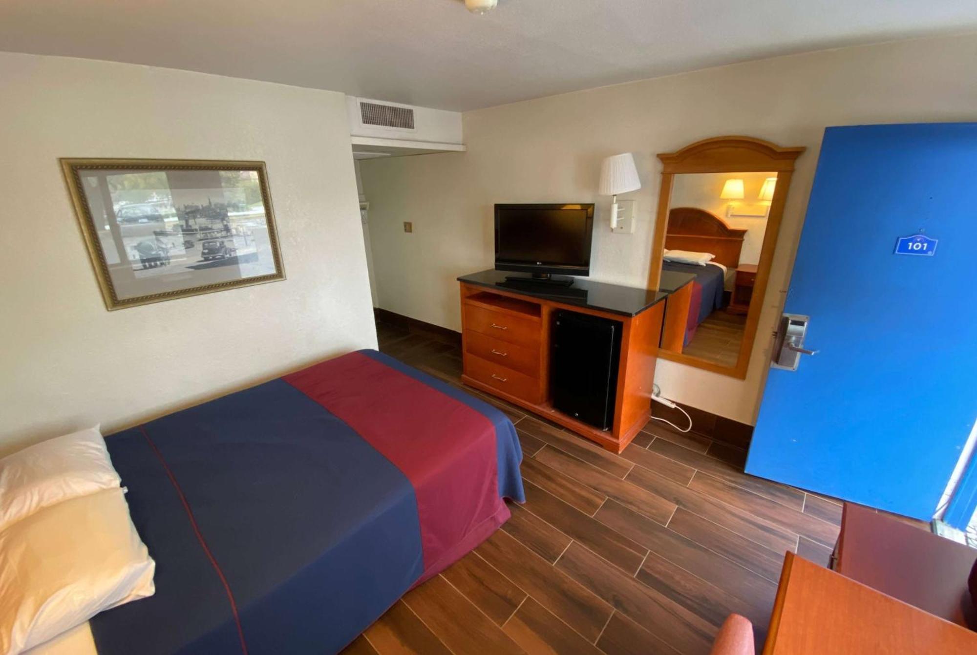 Travelodge By Wyndham Grand Rapids North Walker Extérieur photo