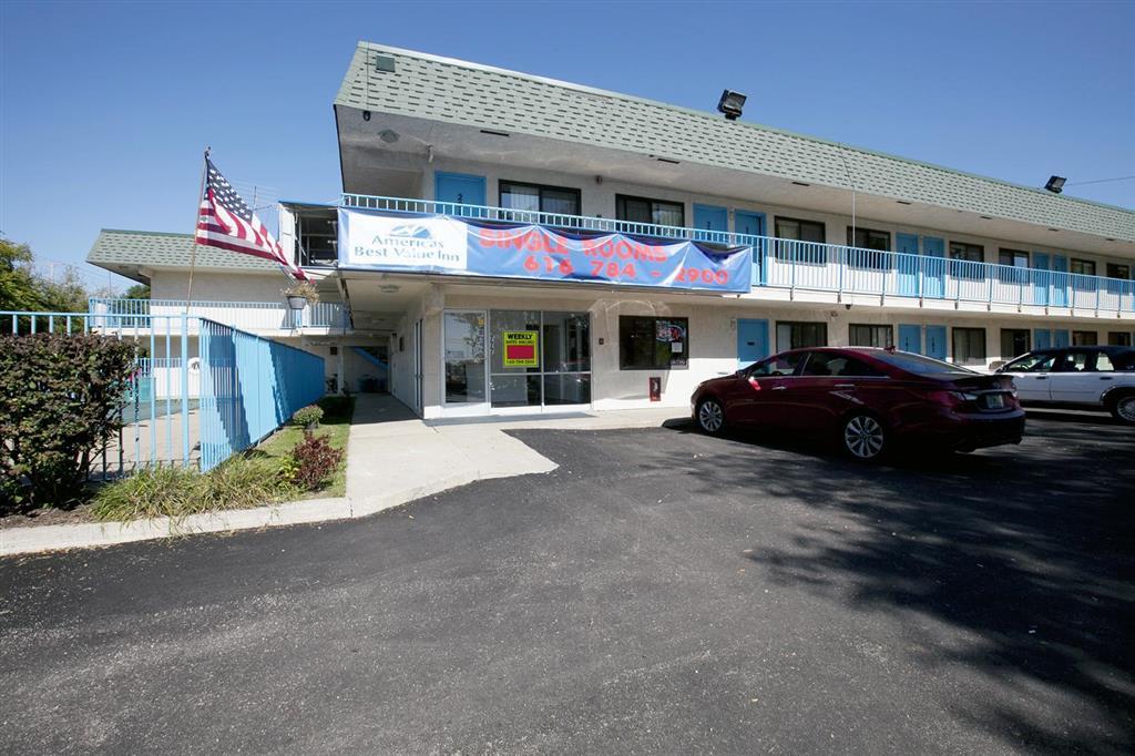 Travelodge By Wyndham Grand Rapids North Walker Extérieur photo