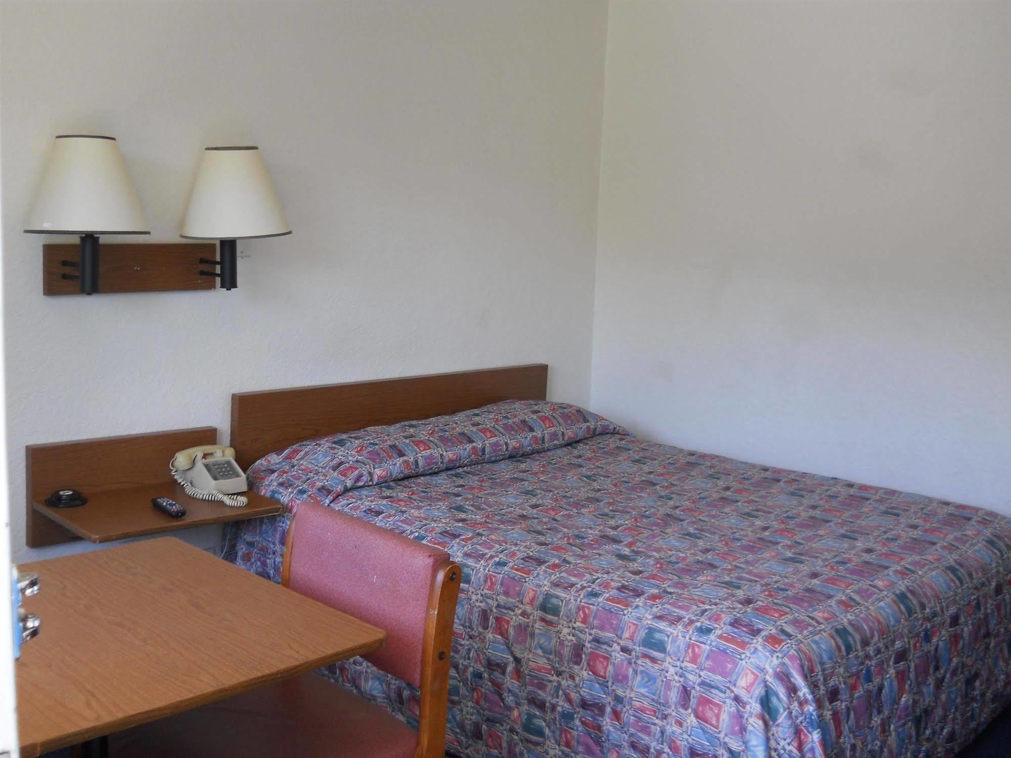 Travelodge By Wyndham Grand Rapids North Walker Extérieur photo